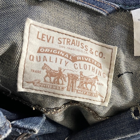 CLOSING SALE - Custom Levi's Demin Trucker Jacket - Picture 9 of 10